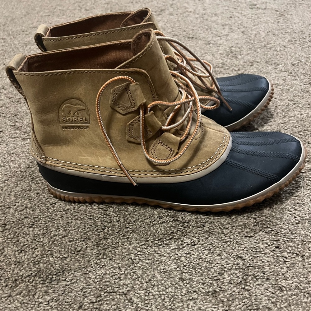 Sorel Women's Two-Tone Waterproof Lace-Up Boot - Tan & Black